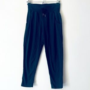 Lululemon Size 2 Black Hi-rise Cropped Pant